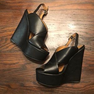 Black wedges